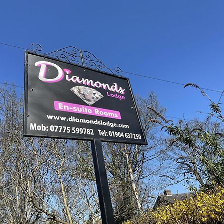 Diamonds Lodge Near York Hospital Dış mekan fotoğraf